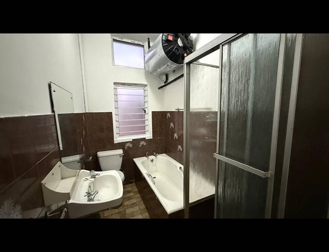 1.5 BEDROOM FLAT TO LET IN GLENWOOD